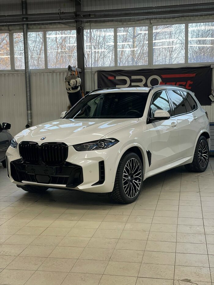 Восстановительная полировка кузова автомобиля BMW с нанесением керамики на ул. ДОЗ 2Б