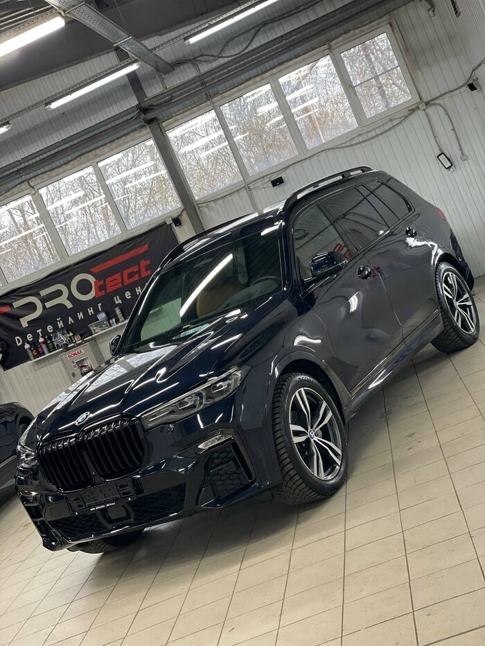 Бронирование кузова автомобиля Audi глянцевой полиуретановой пленкой премиум-класса